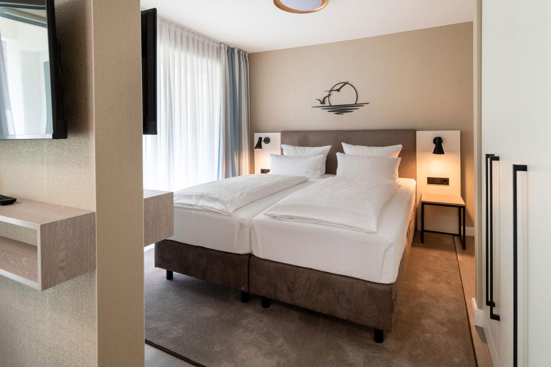 Hotel Am Schlosspark Garni Husum  Exterior photo